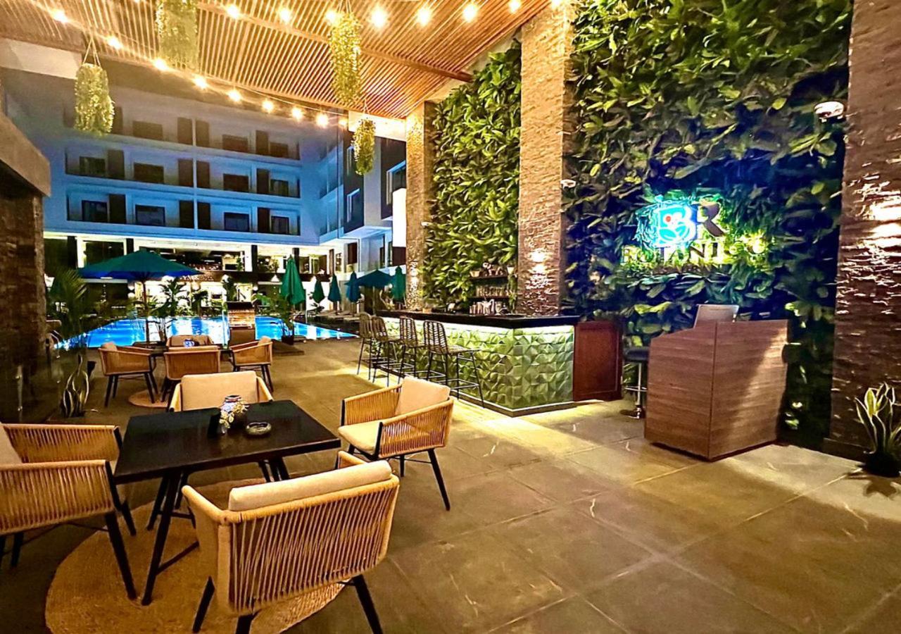 Sanctuary Sunlit Hurghada Haven With 4 Pools, Rooftop Sunsets & Gourmet Bites Steps Away Εξωτερικό φωτογραφία